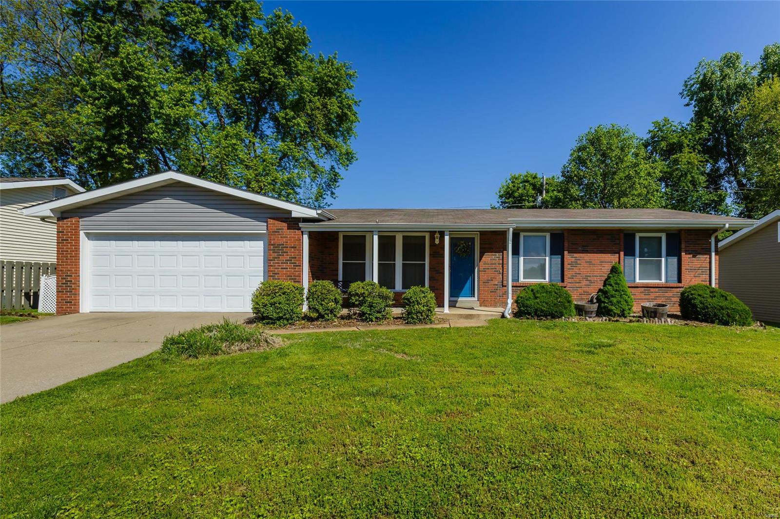 221 Hunters Ridge St. Charles, MO 63301 - Photo 1 of 26 Gallery Image 1