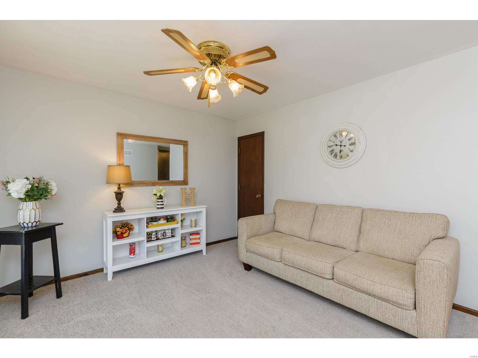 221 Hunters Ridge St. Charles, MO 63301 - Photo 2 of 26 Gallery Image 2