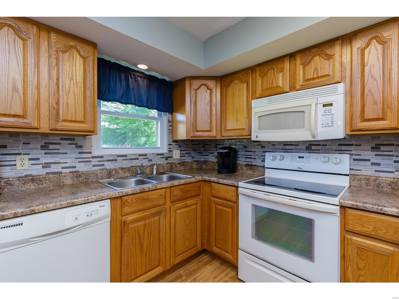 221 Hunters Ridge St. Charles, MO 63301 - Photo 11 of 26 Gallery Image 11