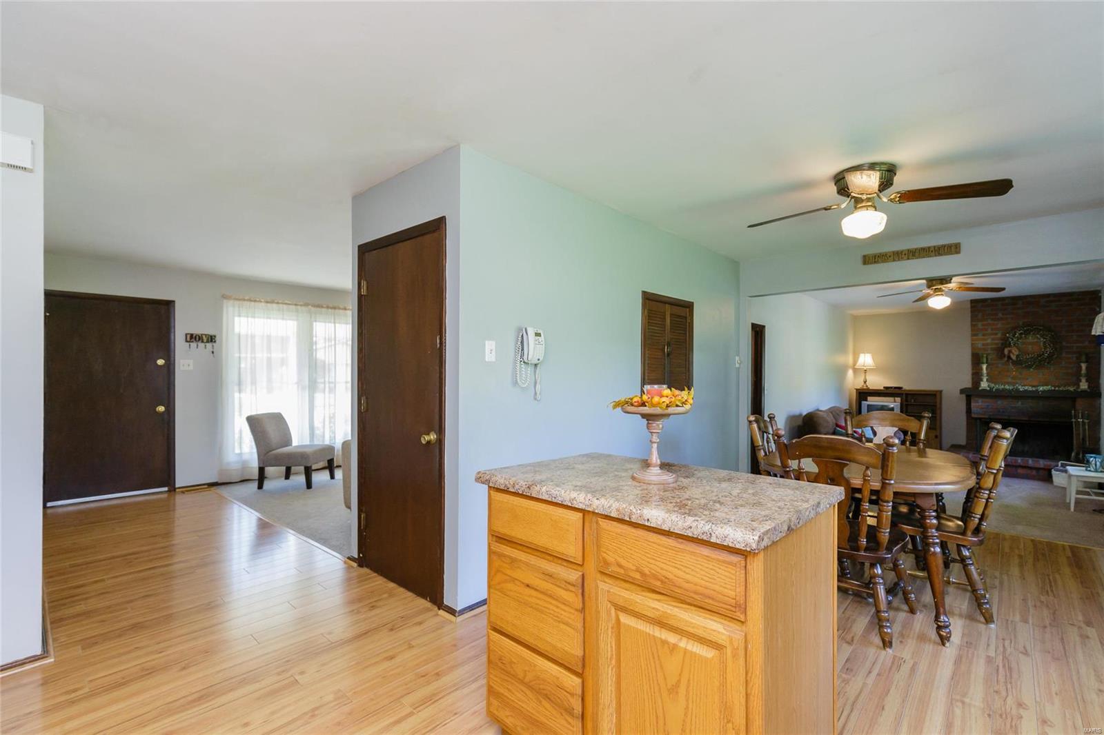 221 Hunters Ridge St. Charles, MO 63301 - Photo 4 of 26 Gallery Image 4
