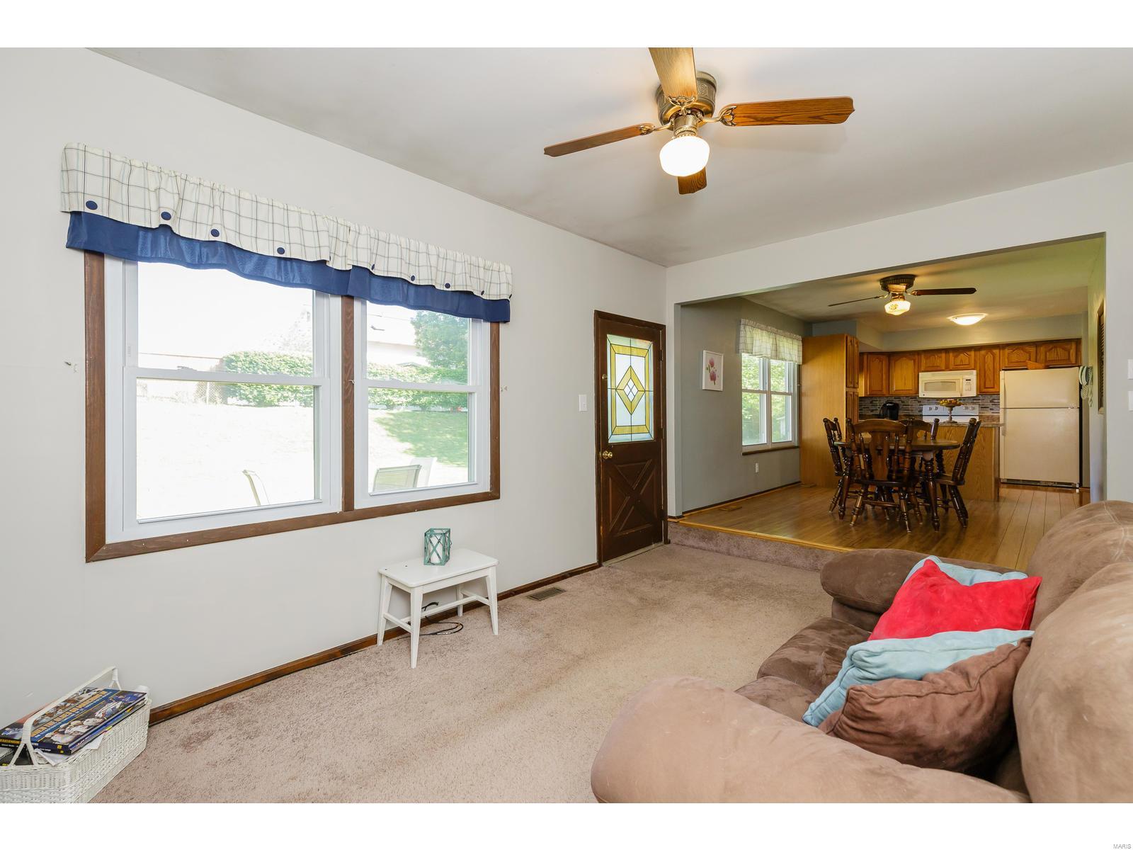 221 Hunters Ridge St. Charles, MO 63301 - Photo 5 of 26 Gallery Image 5