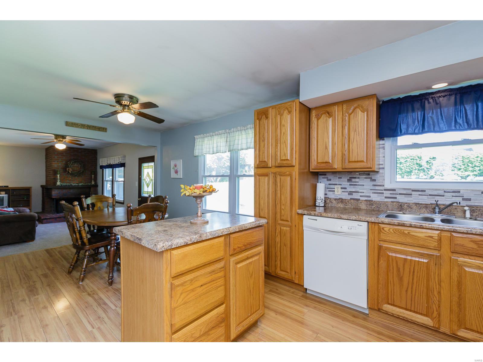 221 Hunters Ridge St. Charles, MO 63301 - Photo 8 of 26 Gallery Image 8