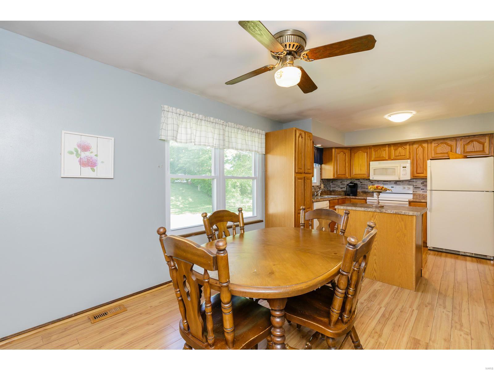 221 Hunters Ridge St. Charles, MO 63301 - Photo 9 of 26 Gallery Image 9