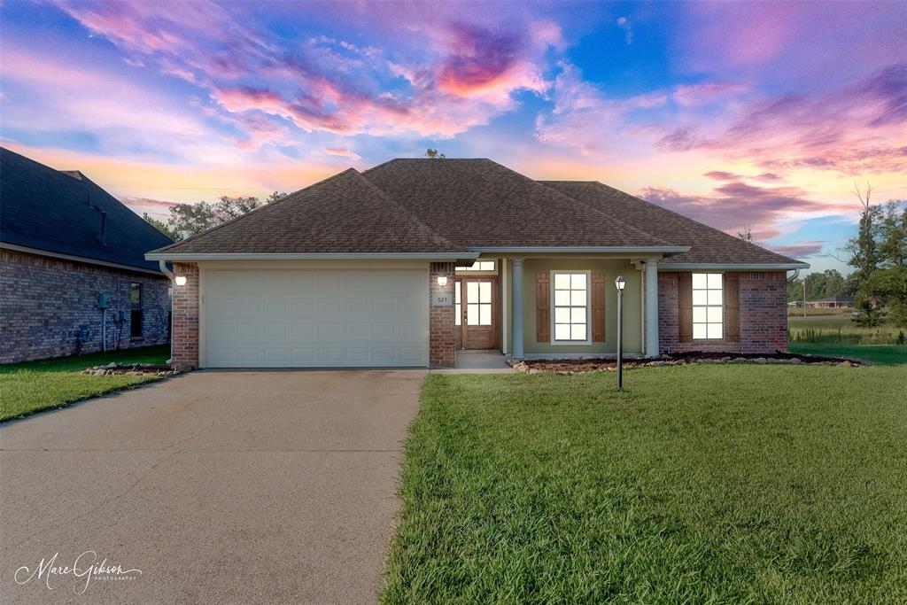 521 Brunswick Gardens Haughton, LA 71037 - Photo 1 of 1 a front view of house with yard and green space
