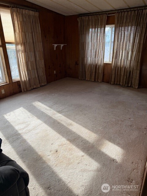 201 Union Avenue Southeast, Unit 193 Renton, WA 98059 - Photo 8 of 9 a view of a garage