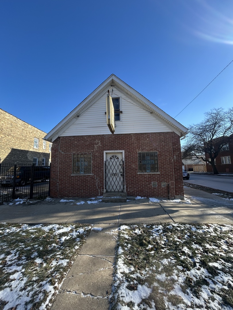 1001 North Springfield Avenue Chicago, IL 60651 - Photo 1 of 16 Gallery Image 1