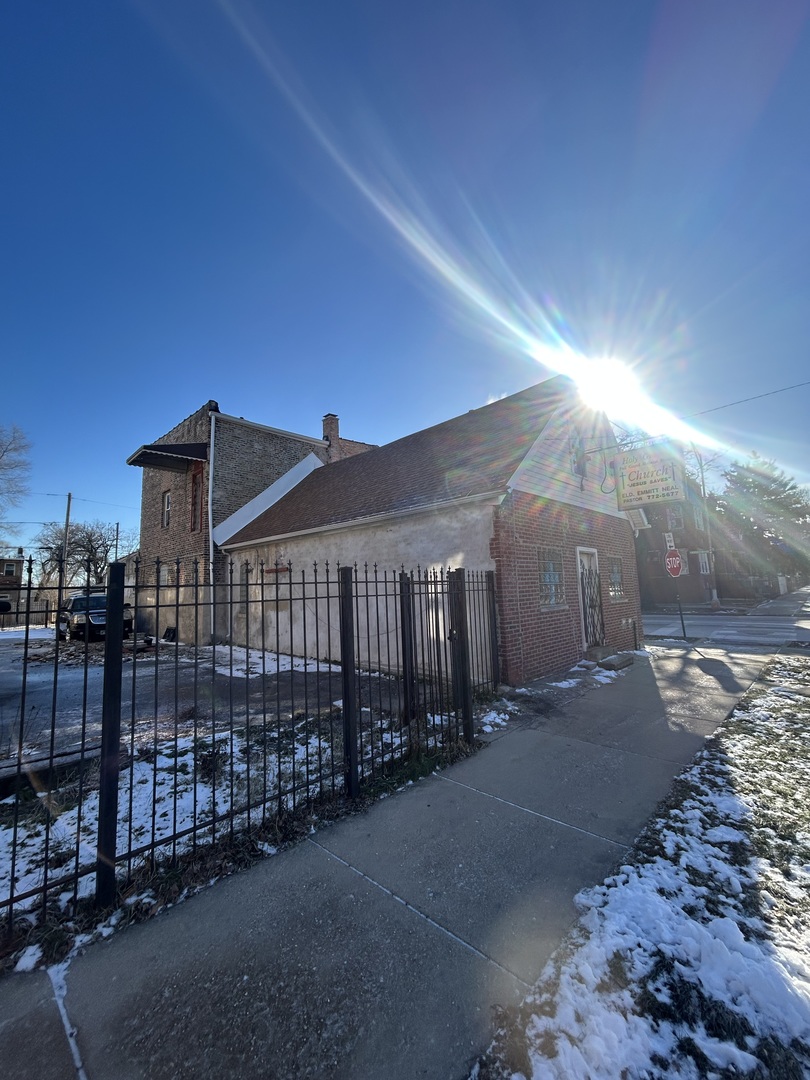 1001 North Springfield Avenue Chicago, IL 60651 - Photo 2 of 16 Gallery Image 2