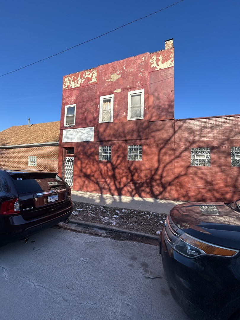 1001 North Springfield Avenue Chicago, IL 60651 - Photo 3 of 16 Gallery Image 3