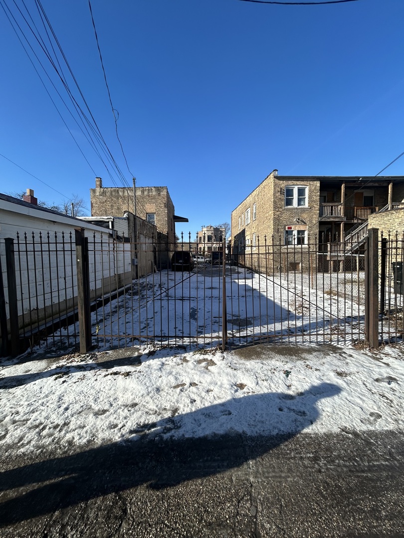 1001 North Springfield Avenue Chicago, IL 60651 - Photo 4 of 16 Gallery Image 4