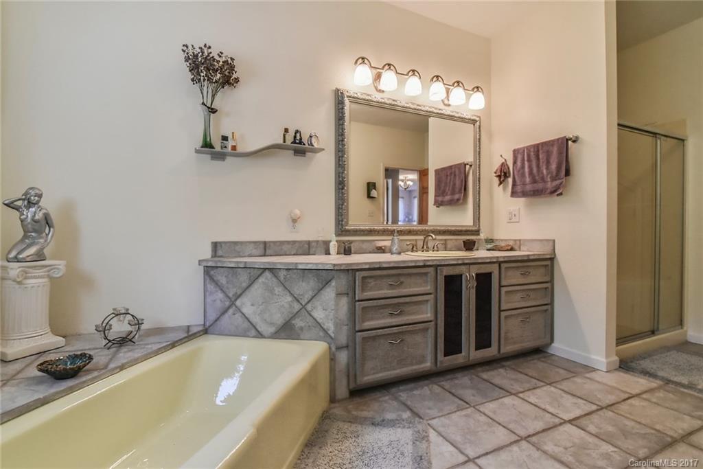 4 Bellhaven Road Asheville, NC 28805 - Photo 11 of 24 Gallery Image 11