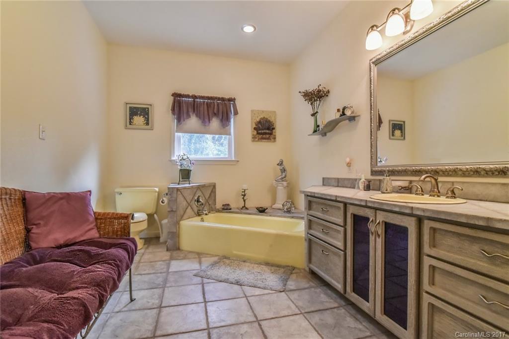 4 Bellhaven Road Asheville, NC 28805 - Photo 10 of 24 Gallery Image 10