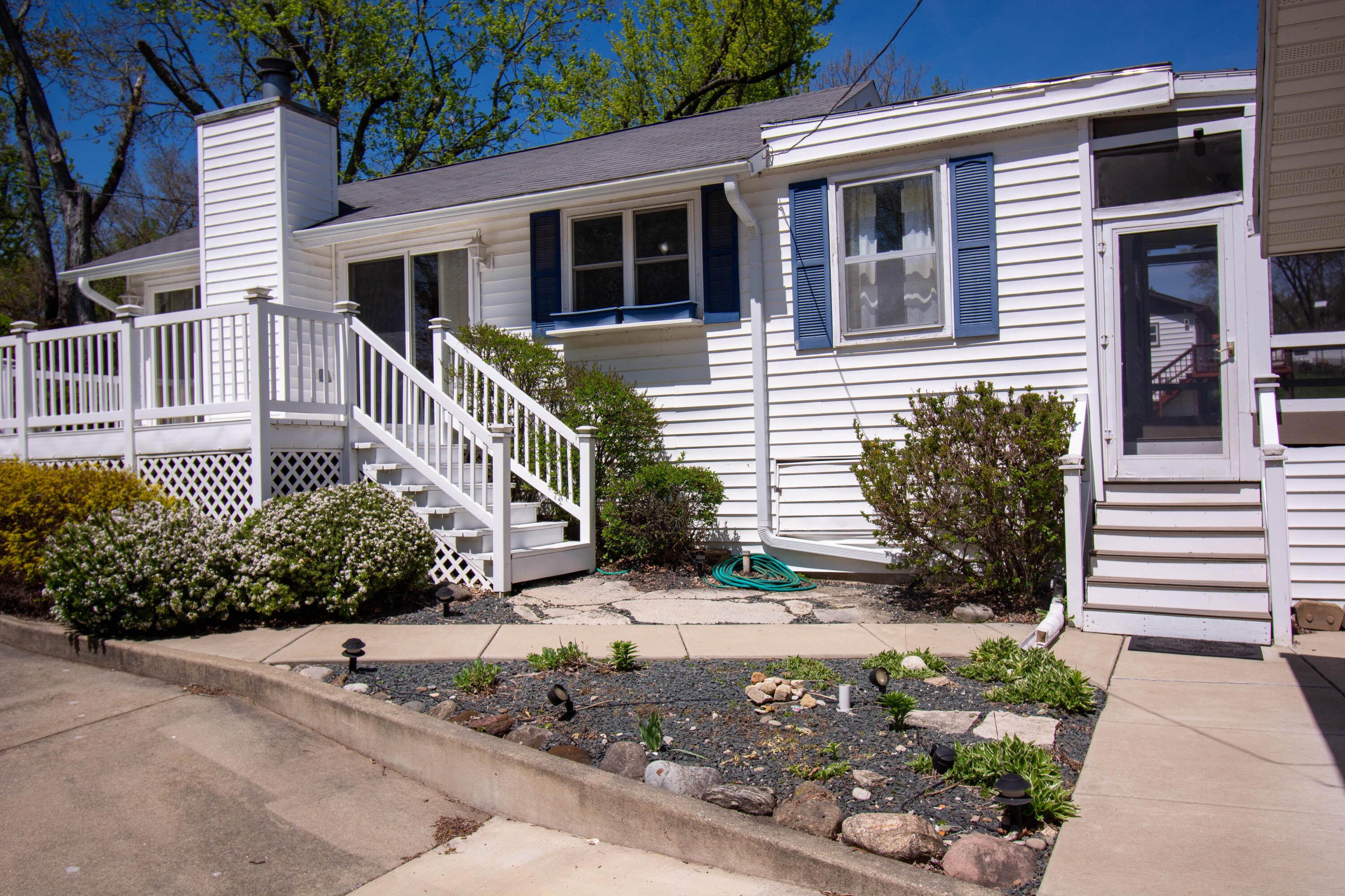 N3220 Acacia Road Geneva, WI 53147 - Photo 26 of 27 Side View