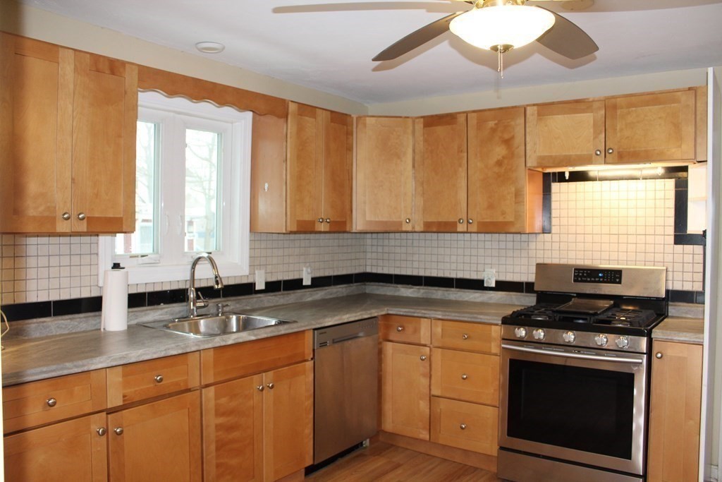 38 13th Street Wareham, MA 02558 - Photo 2 of 24