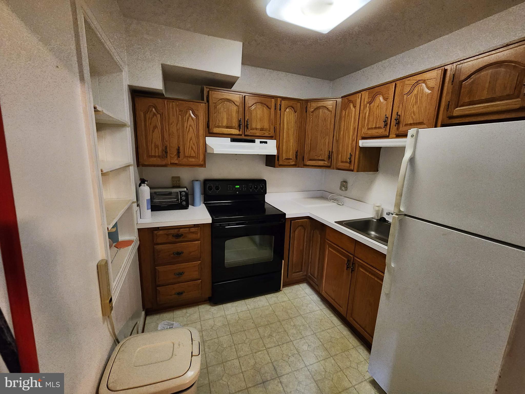 9323 Decatur Place Laurel, MD 20723 - Photo 13 of 44 Kitchen