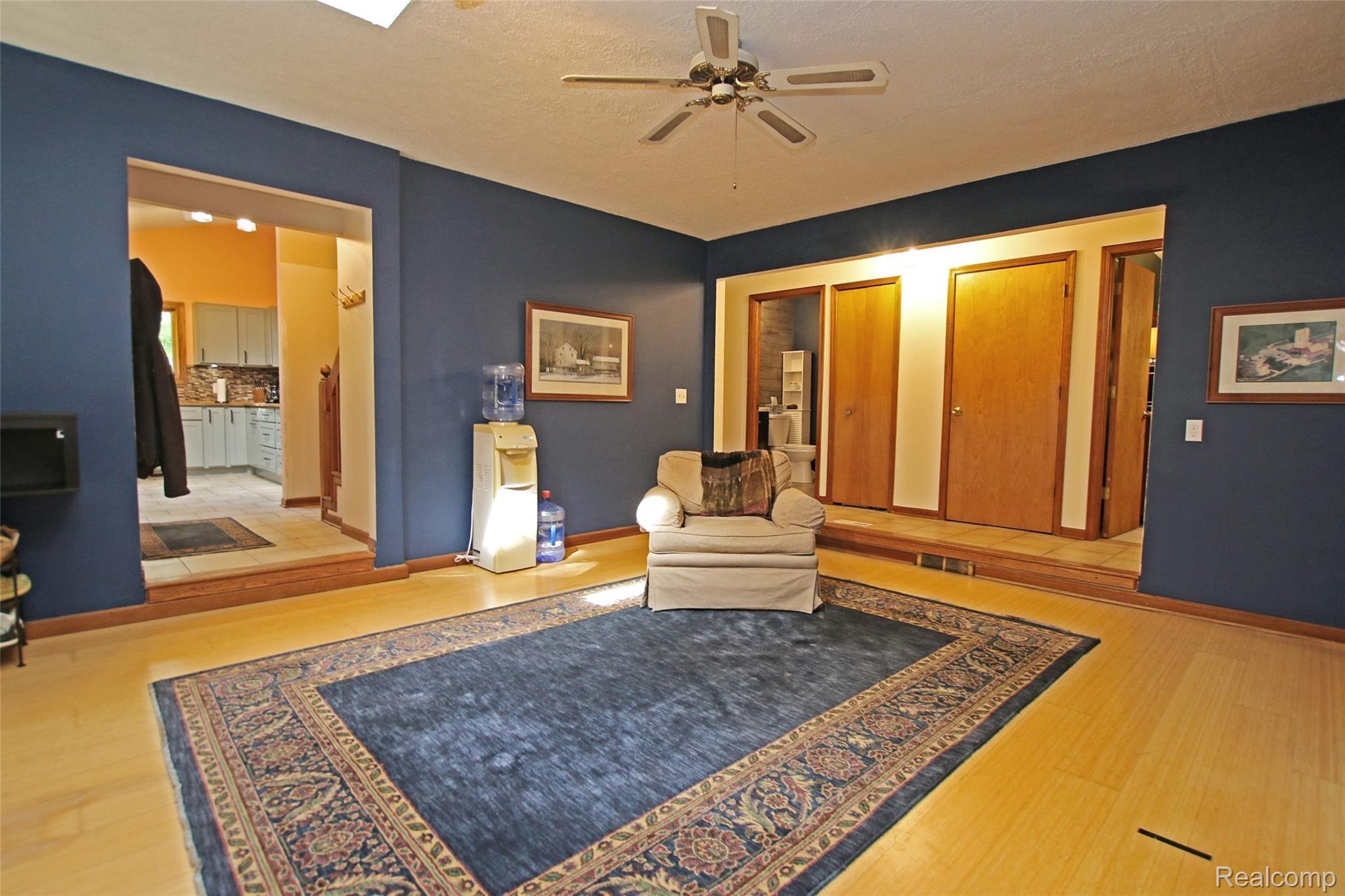 310 North Van Road Holly, MI 48442 - Photo 22 of 75 21) Family Room.jpg