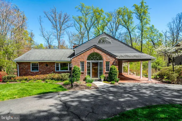 $1,100,000 | 4221 Oak Hill Drive, Annandale, VA 22003