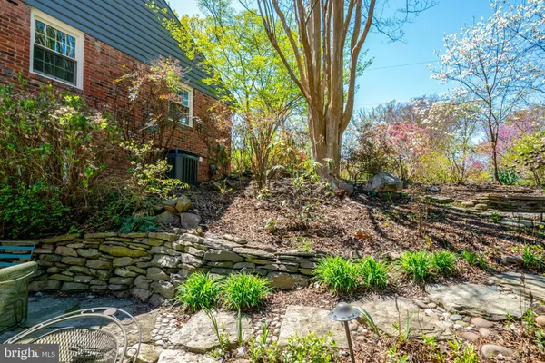 $1,100,000 | 4221 Oak Hill Drive, Annandale, VA 22003