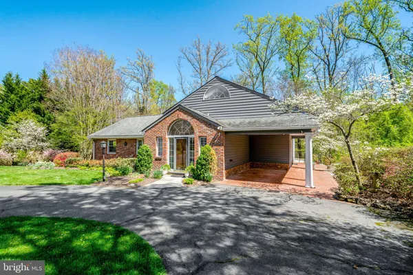 $1,100,000 | 4221 Oak Hill Drive, Annandale, VA 22003