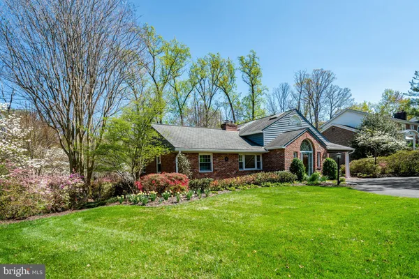 $1,100,000 | 4221 Oak Hill Drive, Annandale, VA 22003