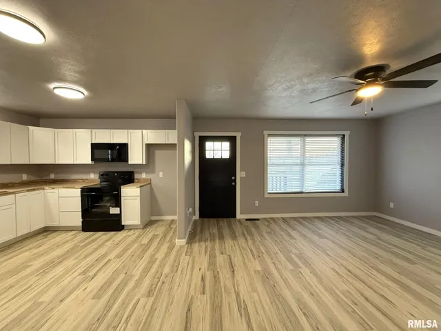 $124,900 | 1489 West Main Street, Galesburg, IL 61401