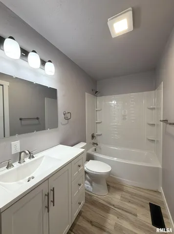 $124,900 | 1489 West Main Street, Galesburg, IL 61401