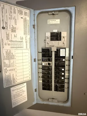 $124,900 | 1489 West Main Street, Galesburg, IL 61401