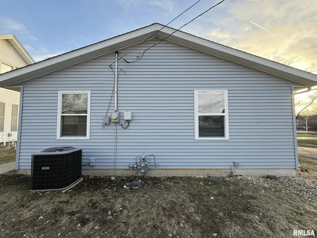 $124,900 | 1489 West Main Street, Galesburg, IL 61401