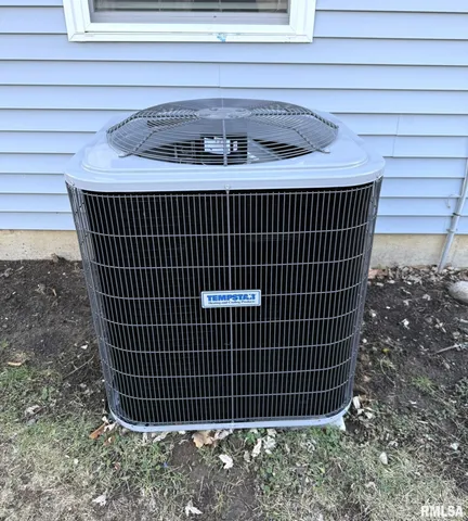 $124,900 | 1489 West Main Street, Galesburg, IL 61401