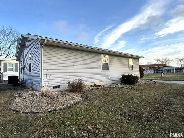 $124,900 | 1489 West Main Street, Galesburg, IL 61401