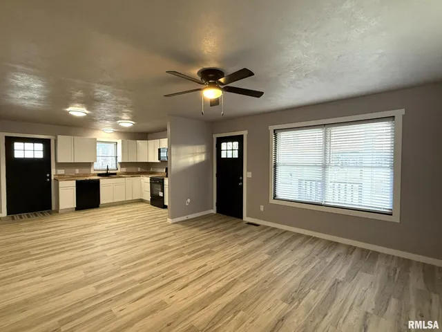 $124,900 | 1489 West Main Street, Galesburg, IL 61401