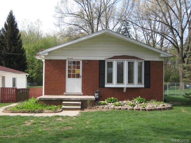 19136 Savage Road Belleville, MI 48111 - Photo 1 of 13 IMG_1508.JPG