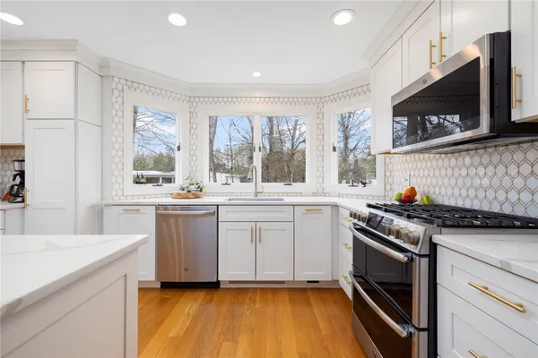 $785,000 | 510 Boston Neck Road, North Kingstown, RI 02852