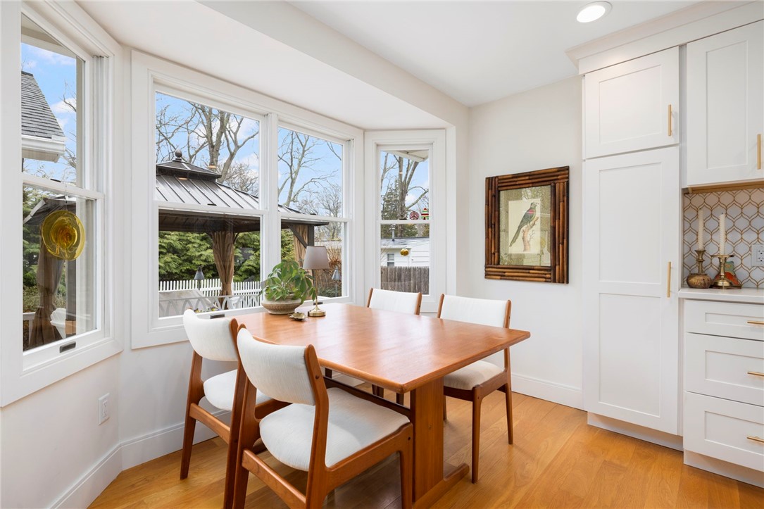 510 Boston Neck Road North Kingstown, RI 02852 - Photo 22 of 43 This breakfast nook area is 7' x 10'1".