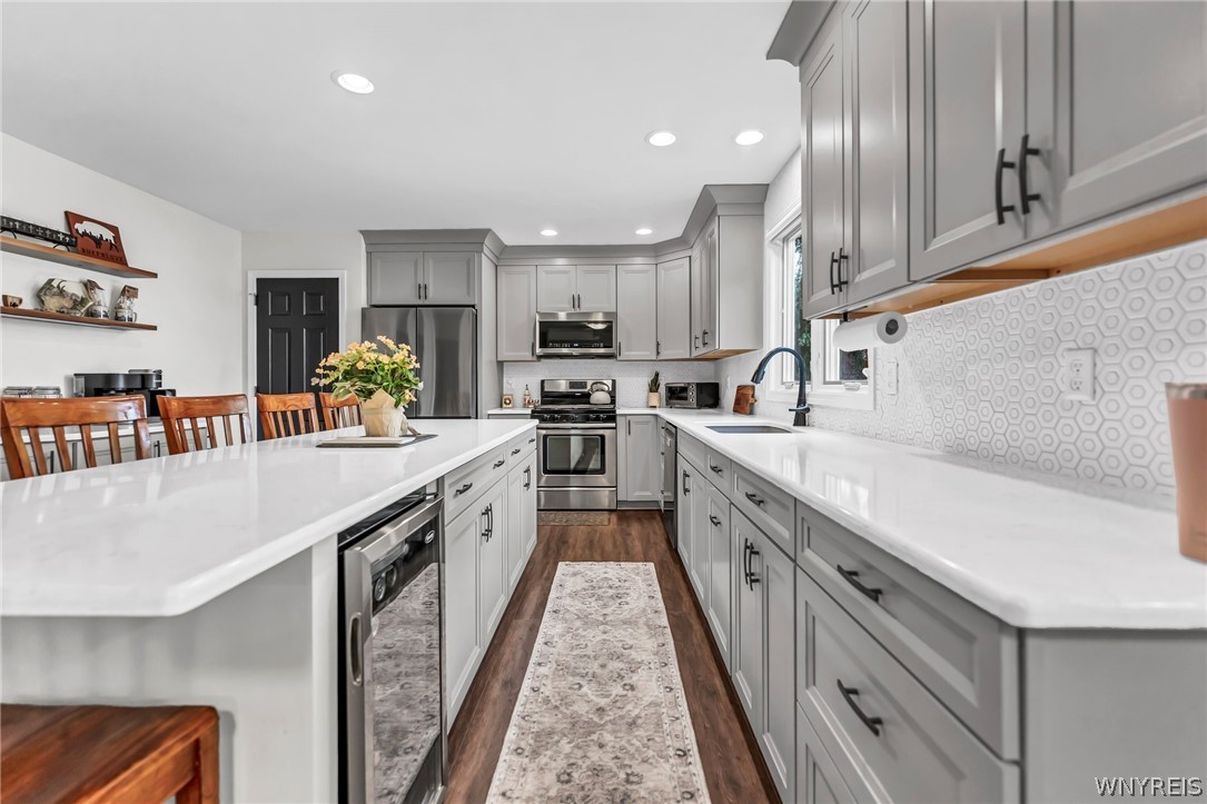 730 Borden Road Cheektowaga, NY 14227 - Photo 3 of 39