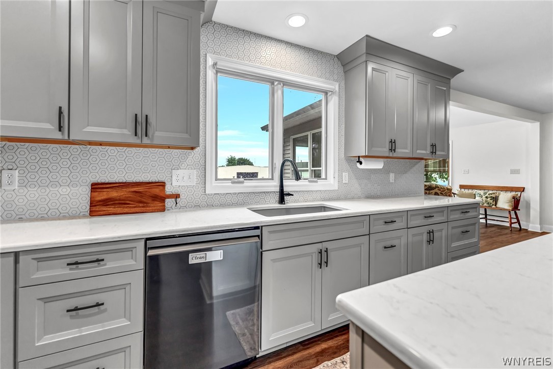 730 Borden Road Cheektowaga, NY 14227 - Photo 4 of 39