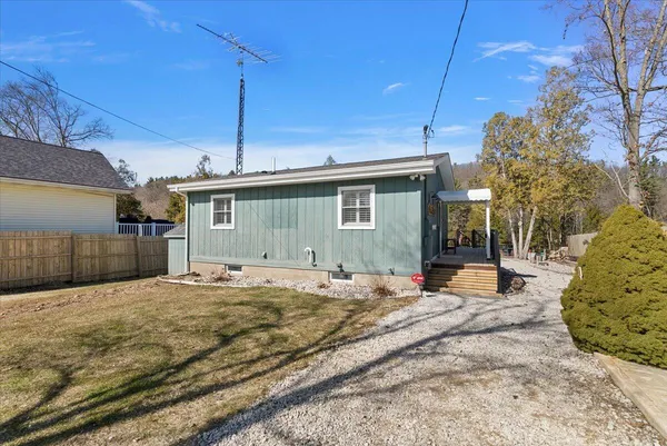 $399,900 | 6185 East Dave Street, Newaygo, MI 49337