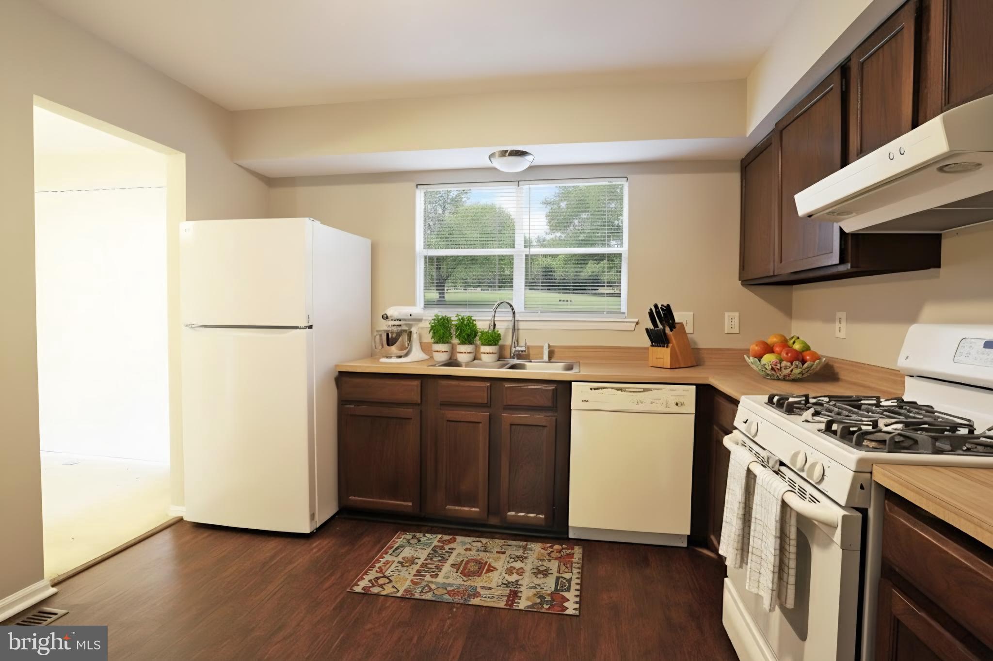 3256 Tayloe Court Herndon, VA 20171 - Photo 2 of 21