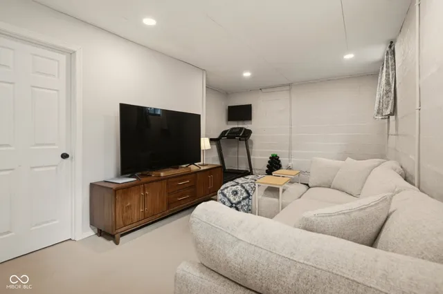 $244,900 | 1620 Lafayette Avenue, Columbus, IN 47201