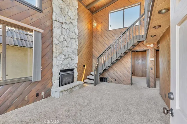 a view of entryway and hall