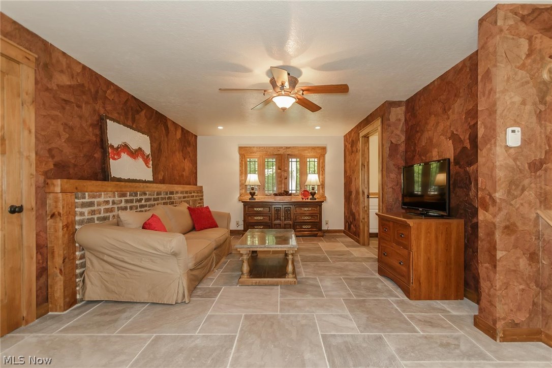 12151 Woodin Road Chardon, OH 44024 - Photo 10 of 31 Gallery Image 10