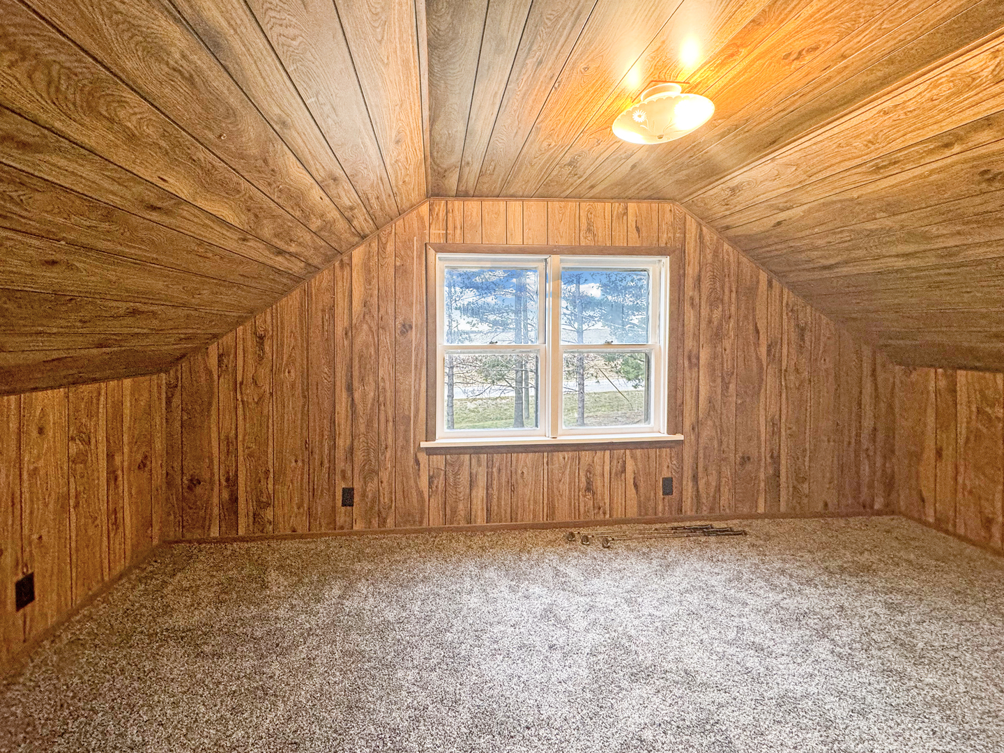 2289 North AYP Road Freeport, IL 61032 - Photo 40 of 52 an empty room with windows