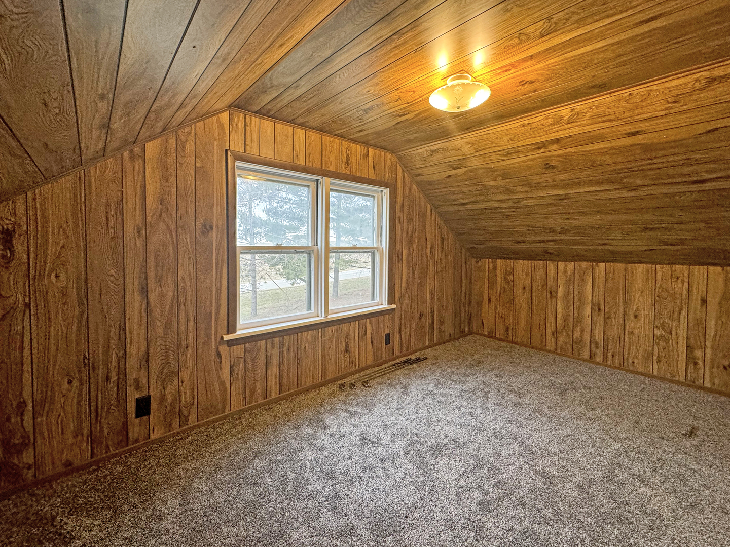 2289 North AYP Road Freeport, IL 61032 - Photo 41 of 52 an empty room with windows