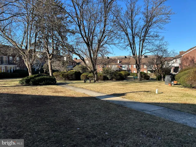 a view of road with yard