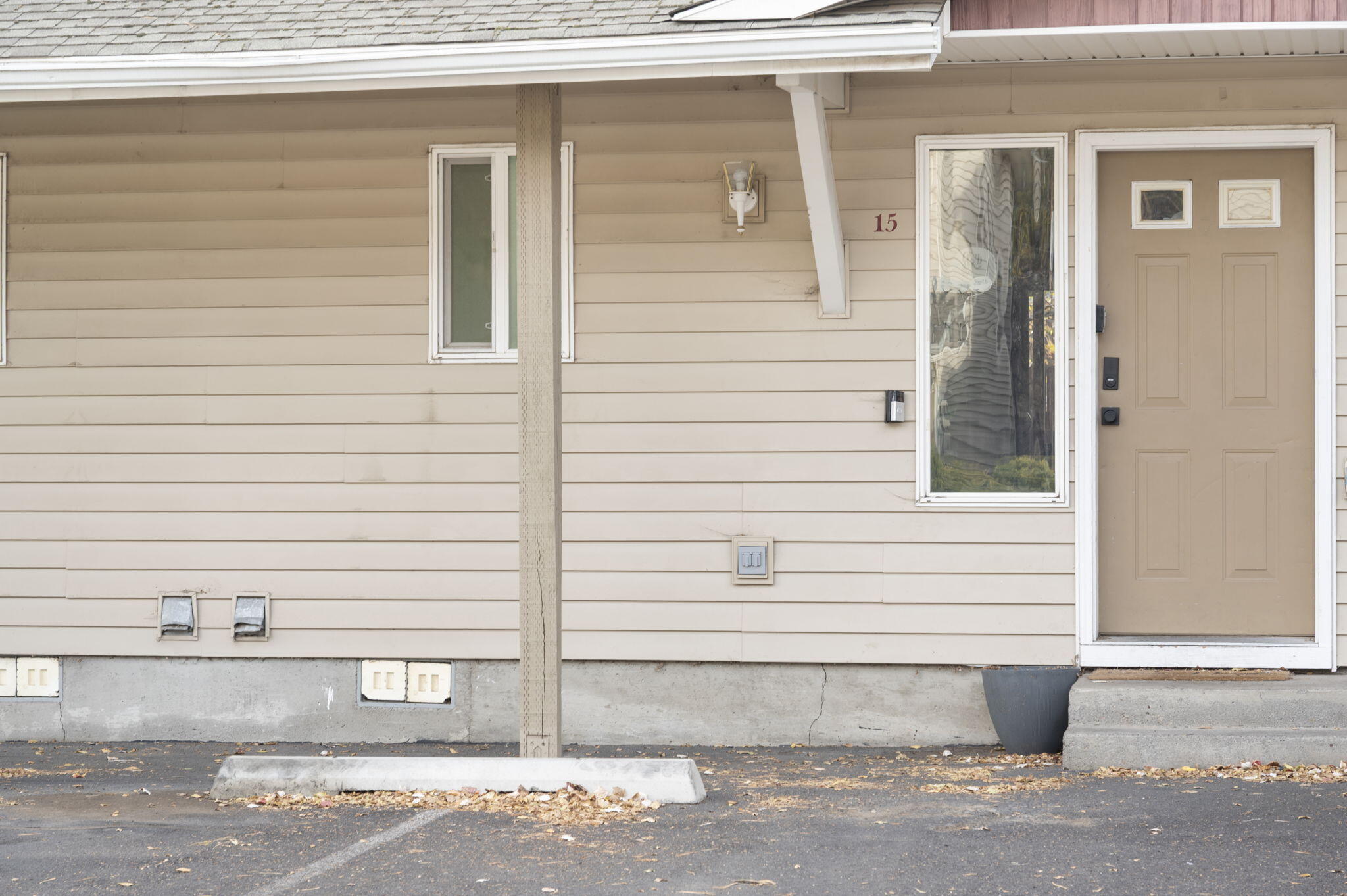 2610 Southwest 23rd Street, Unit 15 Redmond, OR 97756 - Photo 3 of 31 25-web-or-mls-2610-SW-23rd-St-15-Redmond