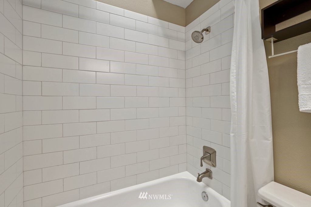 2102 186th Place Southeast Bothell, WA 98012 - Photo 25 of 31 a bathroom with a bathtub and toilet
