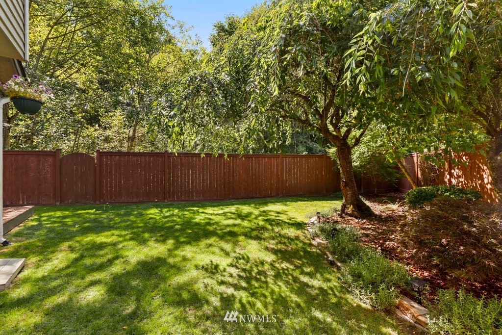 2102 186th Place Southeast Bothell, WA 98012 - Photo 29 of 31 a view of garden with wooden fence