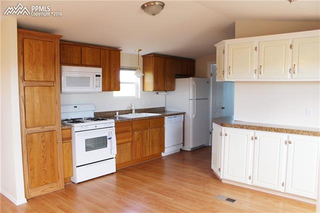 22425 Spencer Road Calhan, CO 80808 - Photo 8 of 27 Gallery Image 8