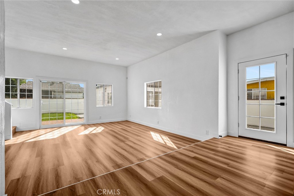 1200 South Castlegate Avenue Compton, CA 90221 - Photo 13 of 39 Living room