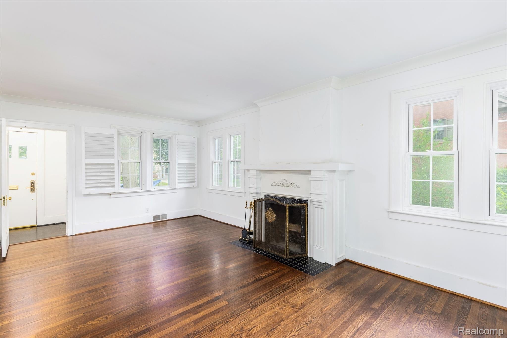 214 Fisher Road Grosse Pointe, MI 48230 - Photo 11 of 44 214 Fisher Rd-9.jpg