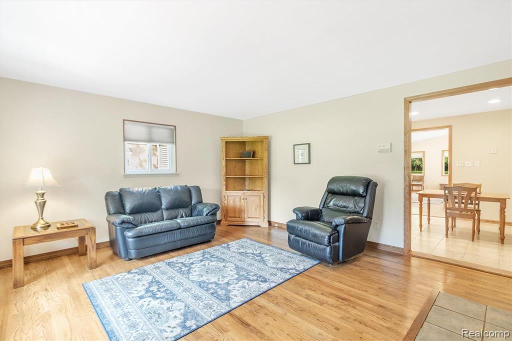 28366 Rollcrest Road Farmington Hills, MI 48334 - Photo 3 of 53